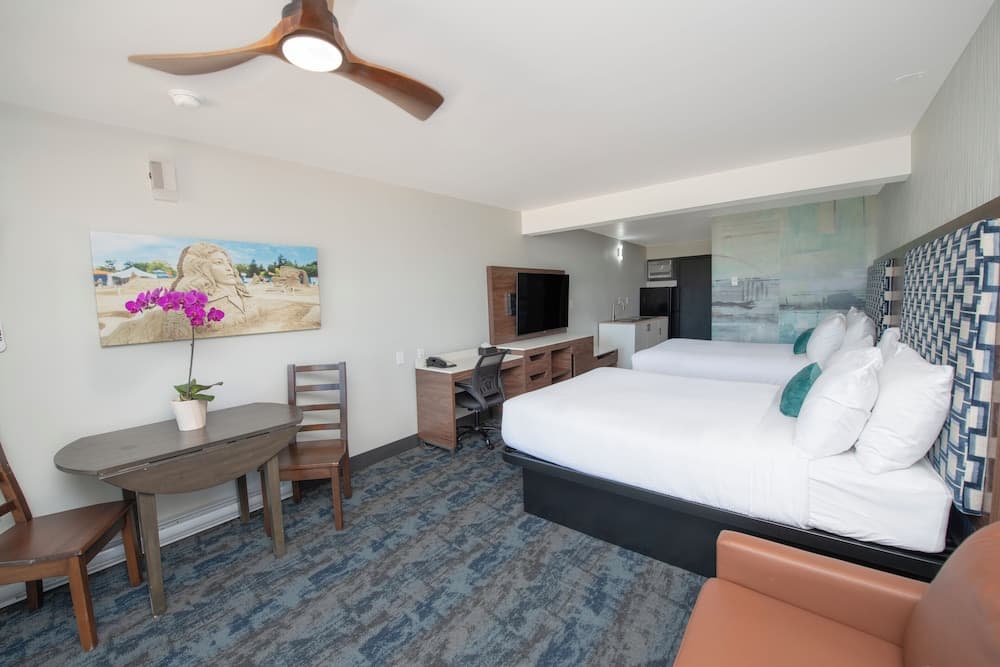 Sea Edge Beachside Hotel