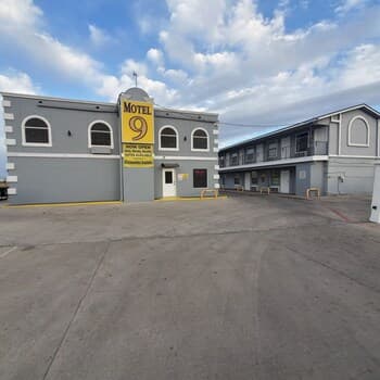 Motel 9