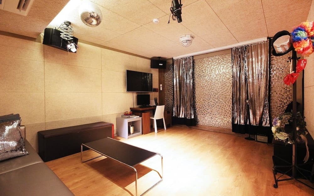 Yeongju Case Business Hotel