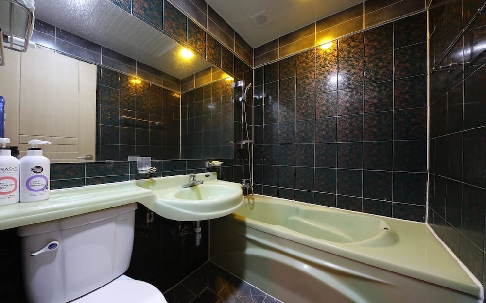 Yesan Shinwon Parktel