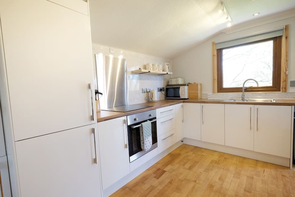 Merlins Cabin - 2 Bed - Blaen Cedi Farm