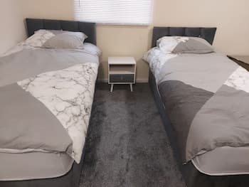 2-beds Studio Located in Parkgate Rotherham