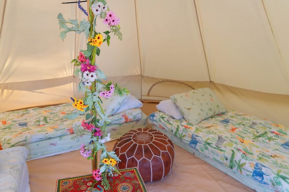Wood Cabin & 4 Large Bell Tents - Hapus Hideaway