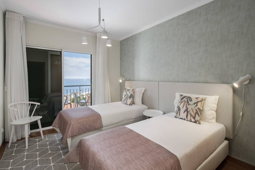 By the Sea, Reis Magos IV