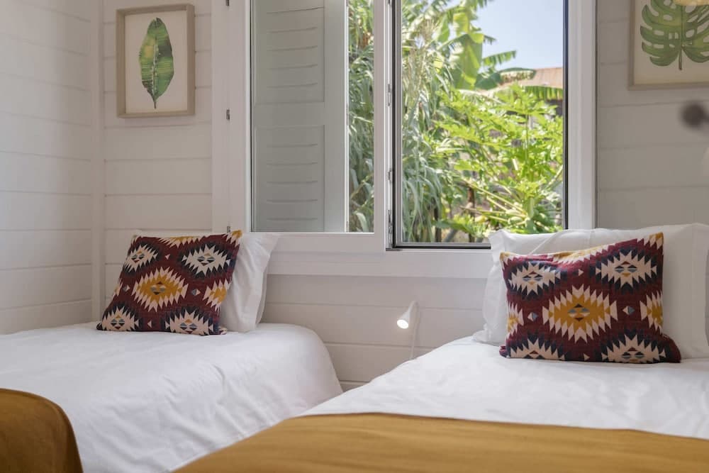 A Haven by the Sea, Casa da Rocha de Baixo,