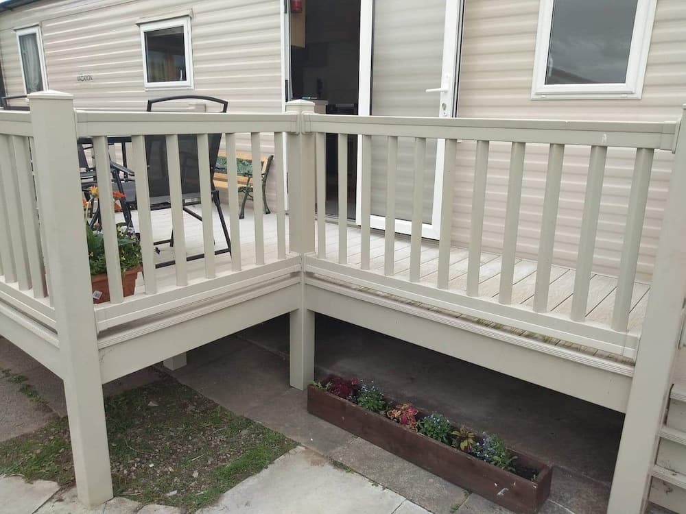 2 Bedroom 6 Berth Caravan With Decking