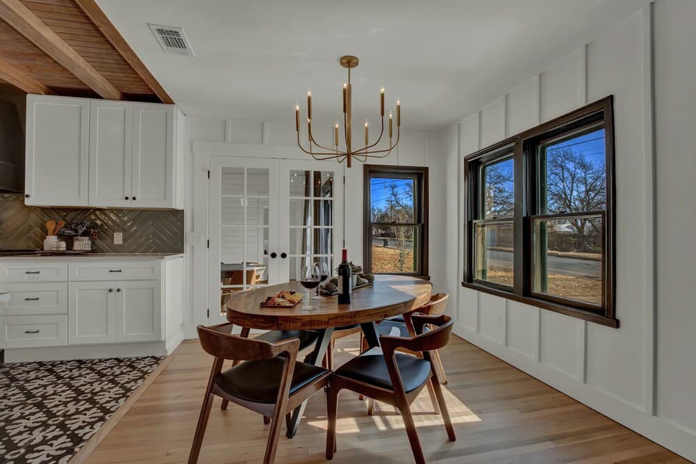 Luxury Oasis Walk to Main Hot Tub-firepit-grill