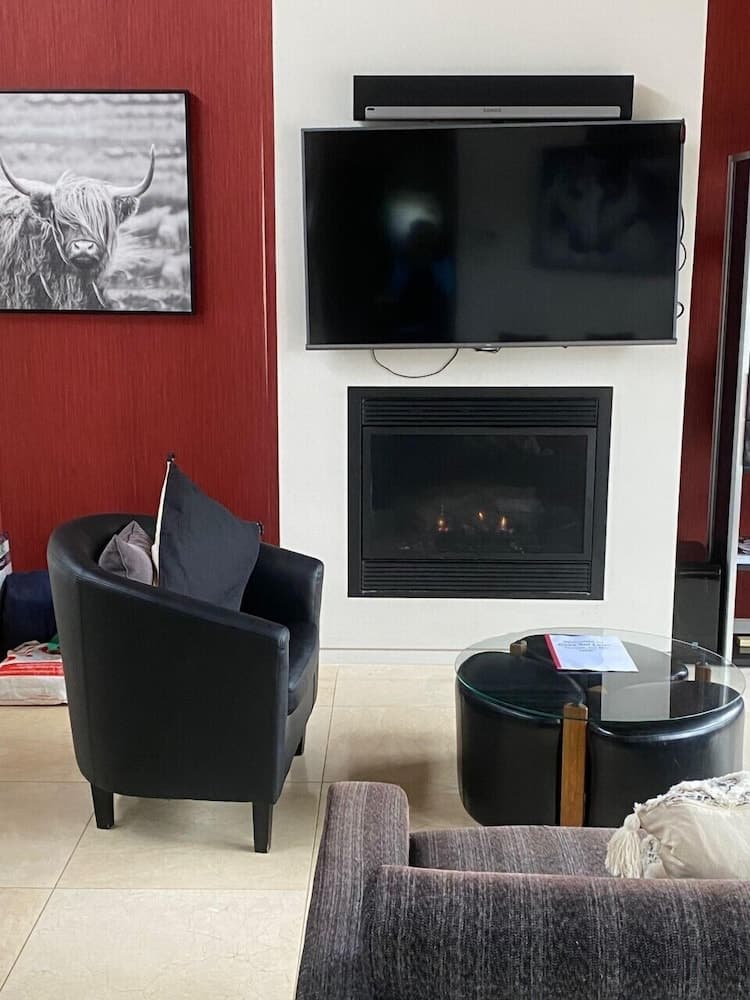 Casa Sul Lago in the H'lands