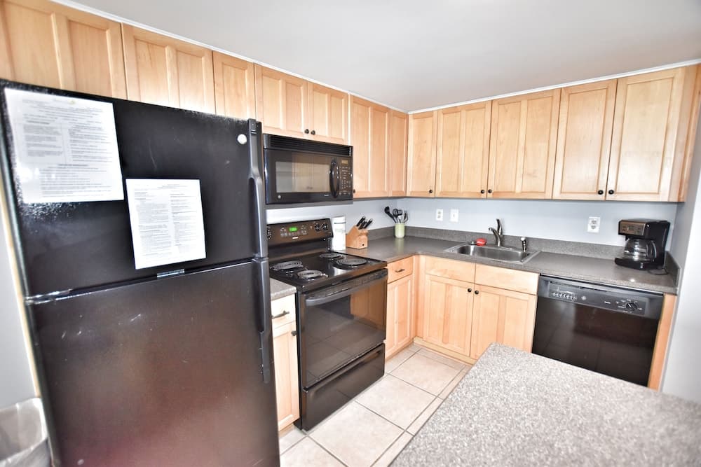 1406 Waters Edge Resort 1 Bedroom Condo by Redawning