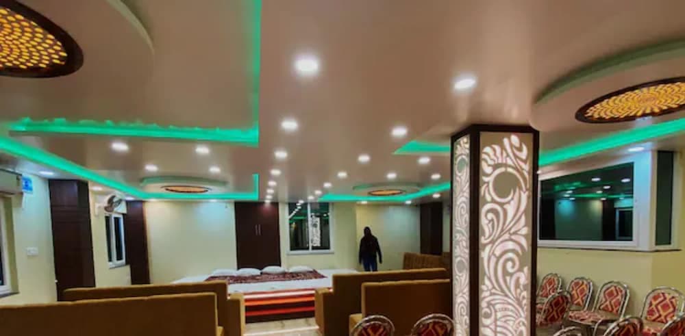 Goroomgo Maharaja Regency Nawada