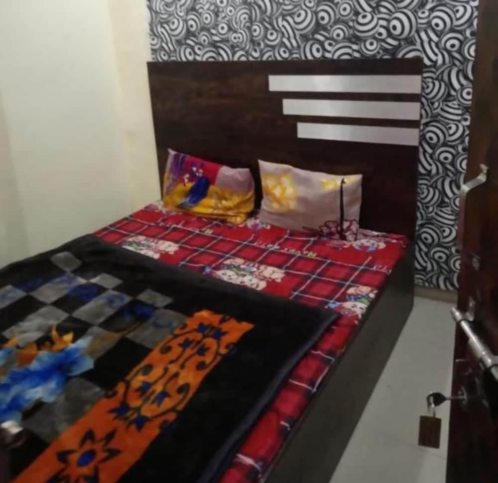 Goroomgo Raahi Palace Kanpur