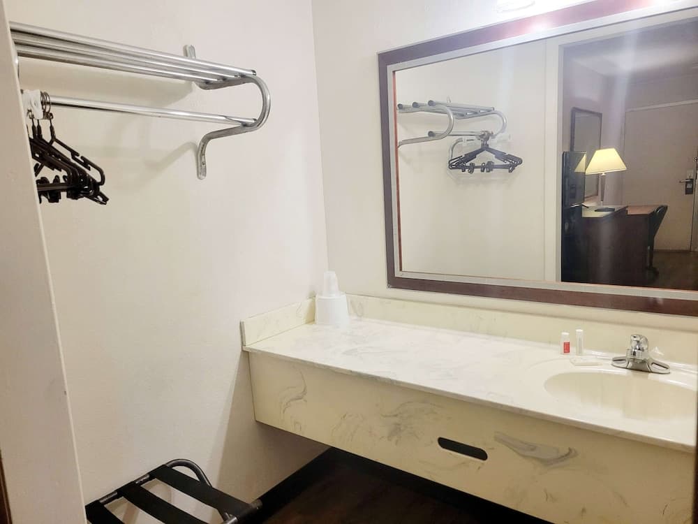 Howard Johnson BY Wyndham Hannibal