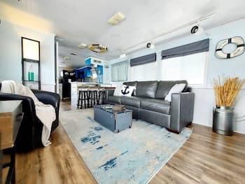 2 Story Houseboat Seeking a Captain Fishpets Ok