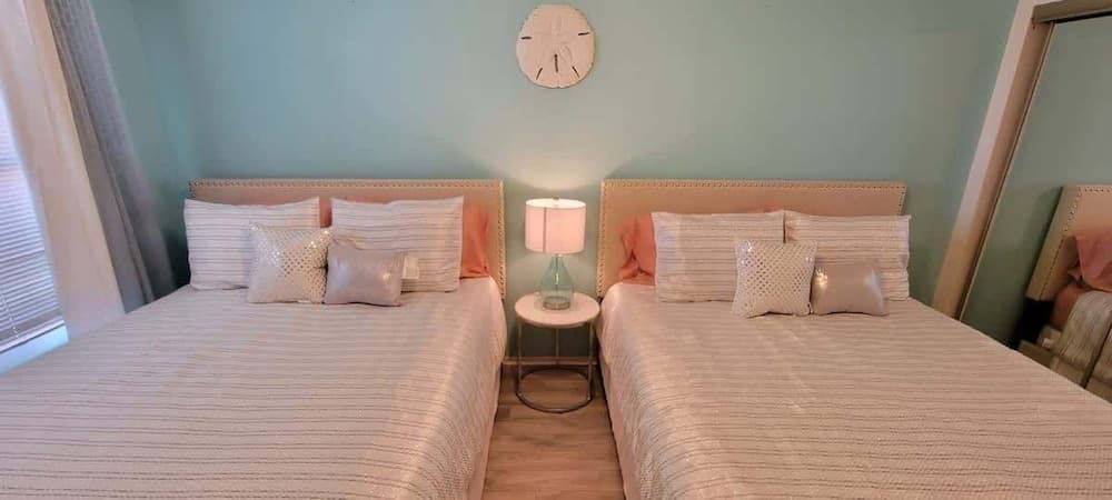 Private Beach Access Pool & Hot Tub Bbq Pits 1 Bedroom Home by RedAwning