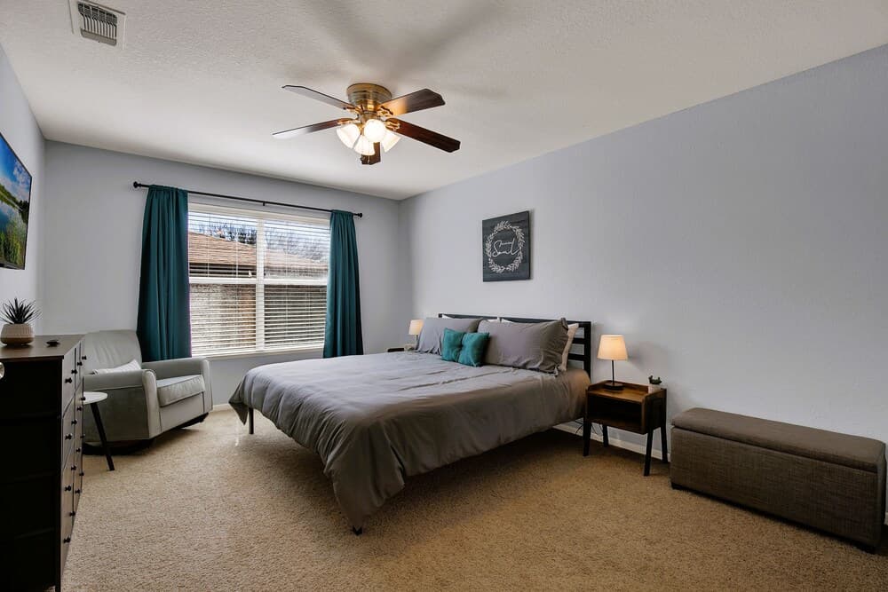 Cozy Haus With Fire Pit - 3 Min Drive to Main St!