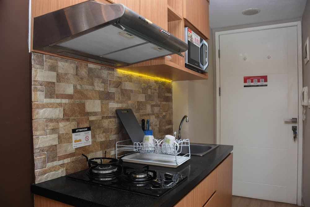 Cozy Living Studio at Springlake Summarecon Bekasi Apartment