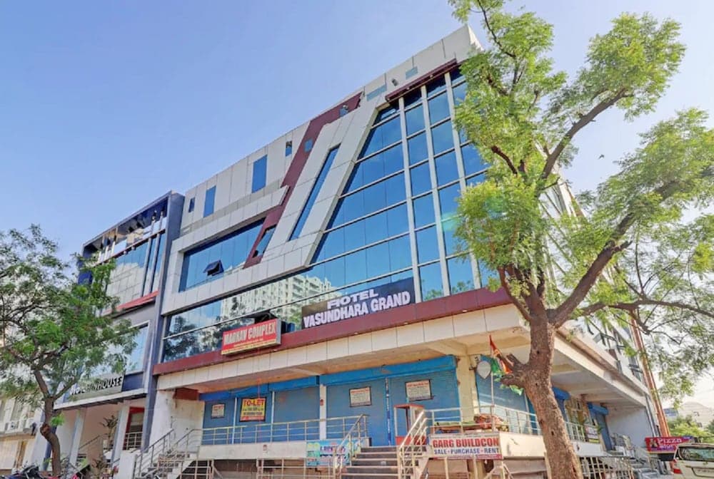 Goroomgo Vasundhara Grand Ghaziabad