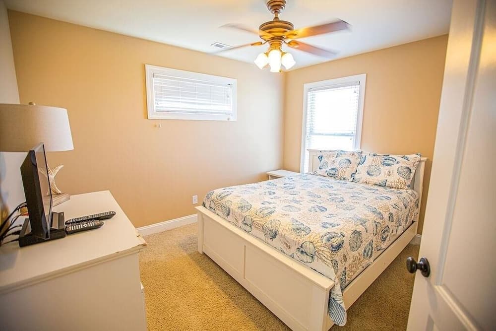 Brice Is Right 4 Bedroom Home by RedAwning