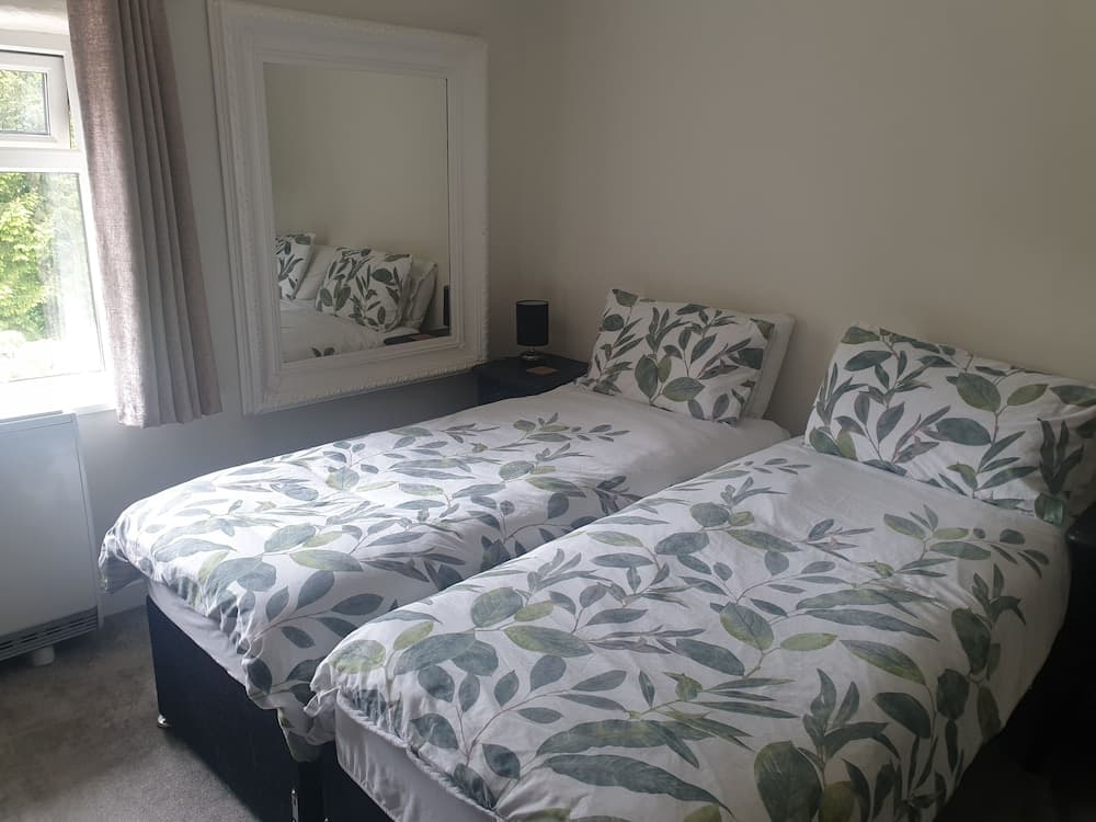 Cottage Hurst Green Sleeps 4, Views