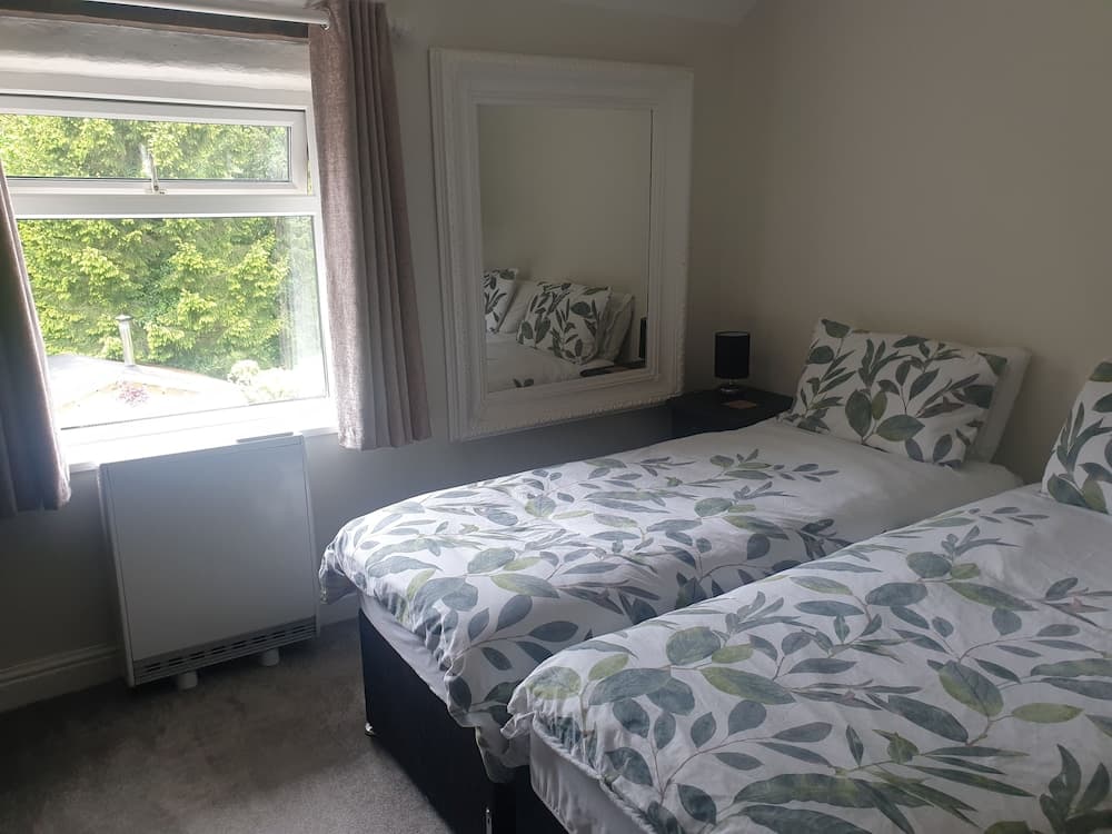 Cottage Hurst Green Sleeps 4, Views