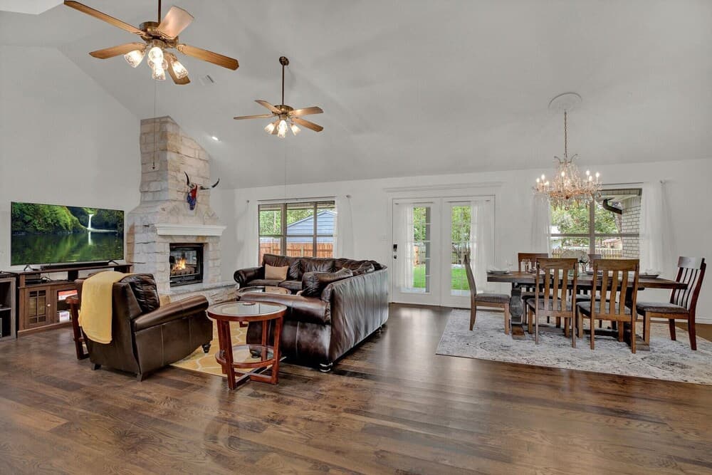 Luxury Haus - Great Backyard, Firepit, Bocce Ball!