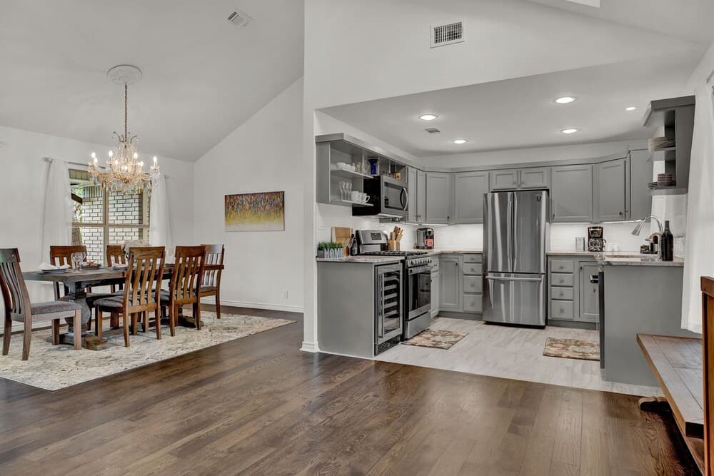 Luxury Haus - Great Backyard, Firepit, Bocce Ball!