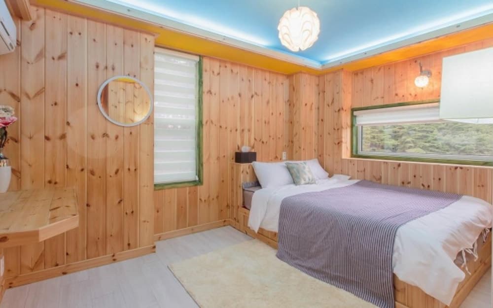 Hoengseong Fedora Pension