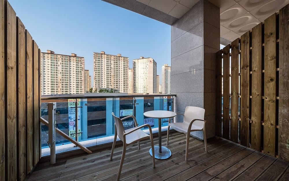 Hwaseong Hotel and You