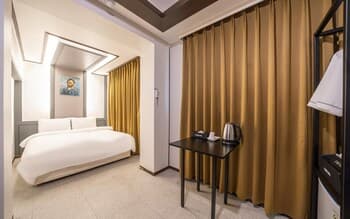 Suwon Station E-got Hotel