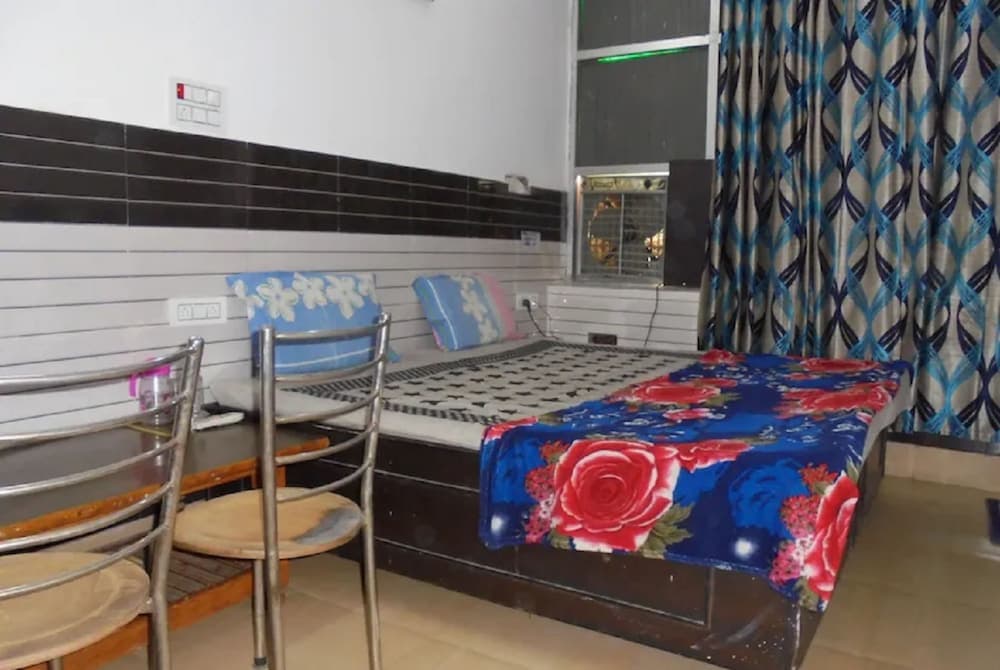 Goroomgo Bansal Guest House Meerut