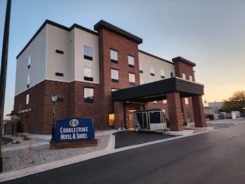 Cobblestone Hotel & Suites - De Pere/Green Bay