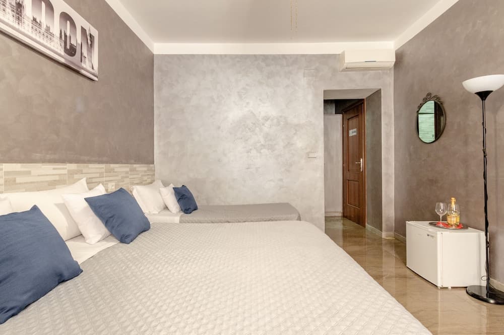 4-bdr Apt Among Colosseum&termini 10-people