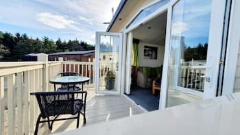 Apple Tree Lodge, Hot Tub, 3 Bedroom, 2 Bars