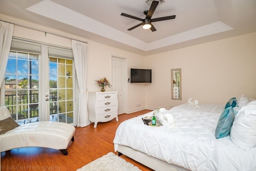 Las Olas Maison De Ville 3 Bedroom Townhouse by Redawning