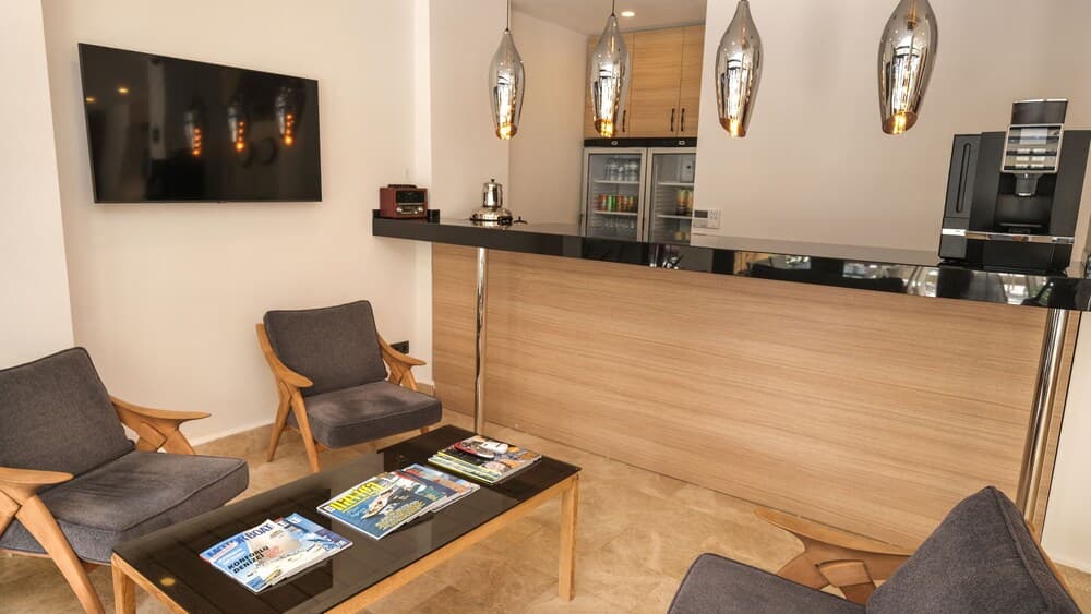 Alesta Seaside Residence