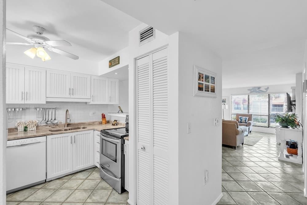 Fun N Sun 1 Bedroom Condo by RedAwning