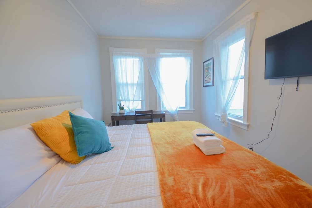 Lovely 3-Bedroom Apt with free parking