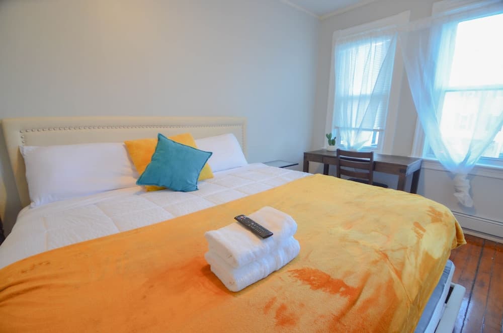 Lovely 3-Bedroom Apt with free parking