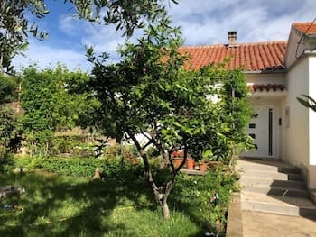 Schone Ferienwohnung mit Terrasse, Roses