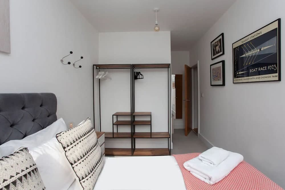 Central Designer 2 Bedroom Apartment in Portland Square