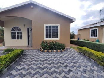 Lovely 2-bed House in Portmore