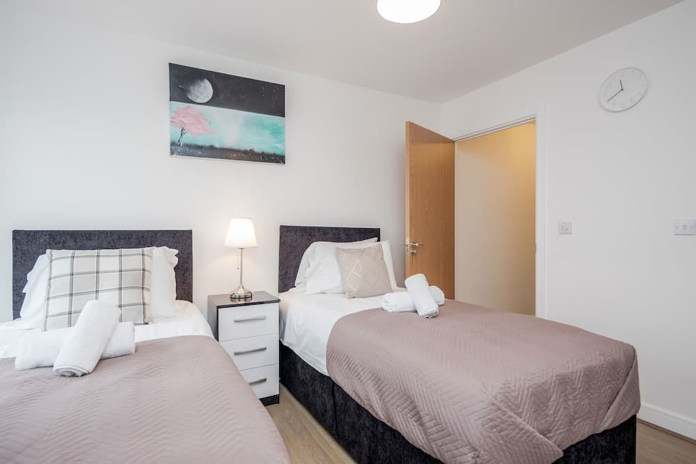 Impeccable 2-bed Apartment in Romford