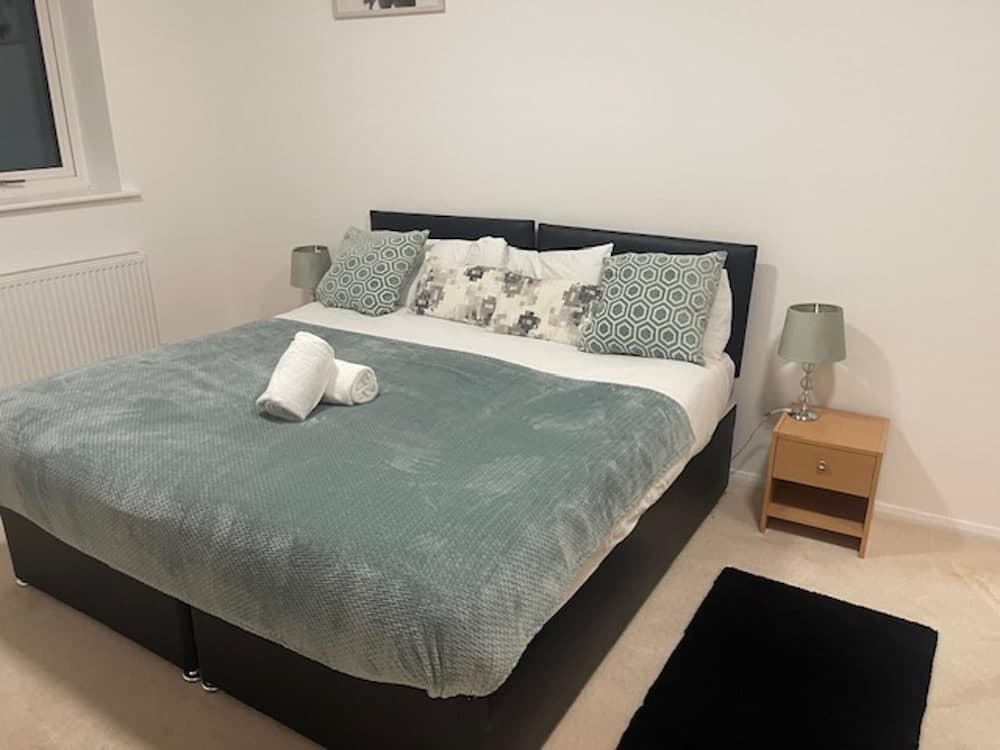 2BR Apt-sleeps 5-accessible-central Dartford