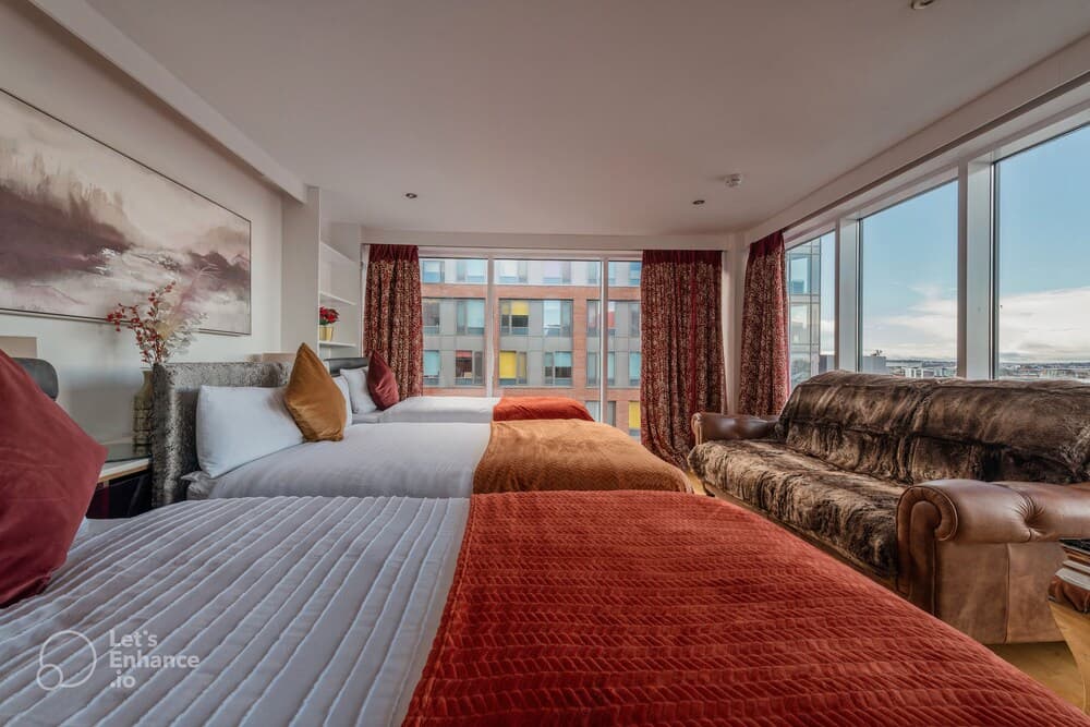 5 Bedroom 3 Bathroom Penthouse Apartment