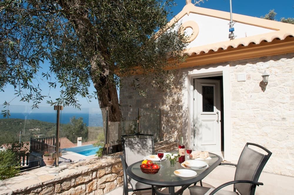 Joanna s House in Kourteika