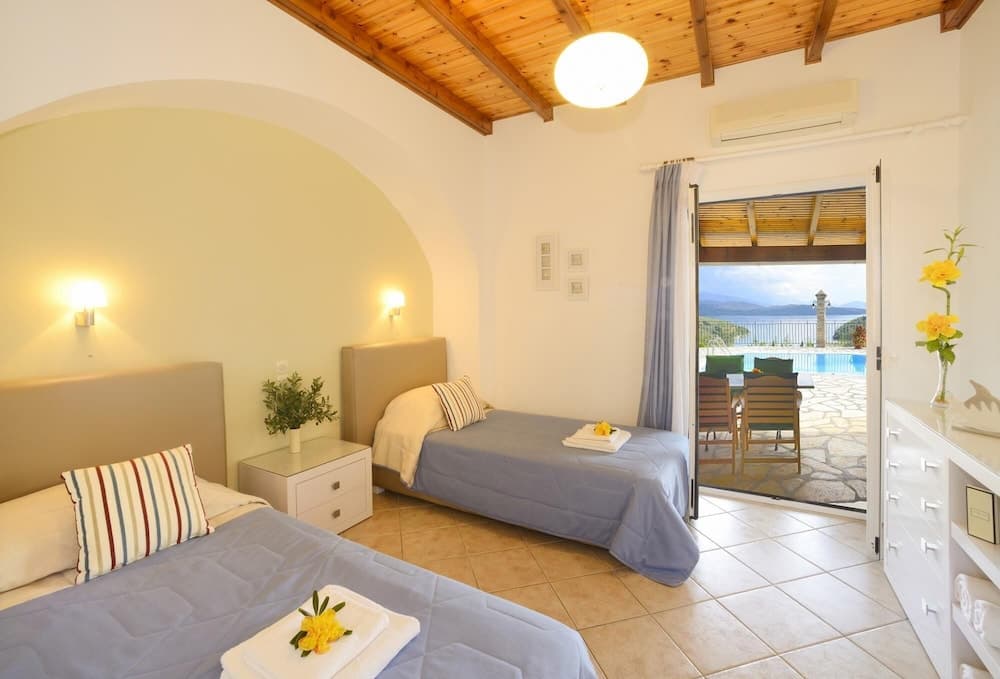 Leonora s House in St Stefanos Bay