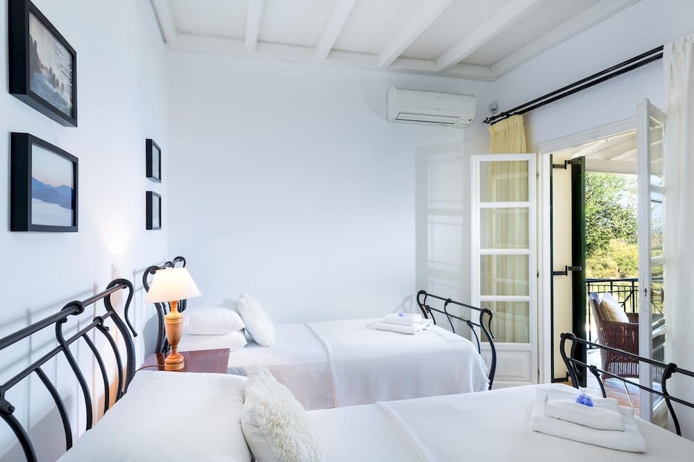 Villa Nafsika in St Stefanos Bay