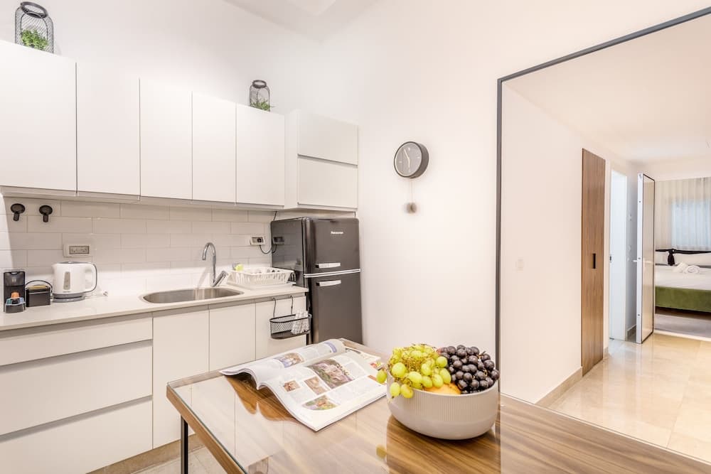 Modern 1 BDR with balcony