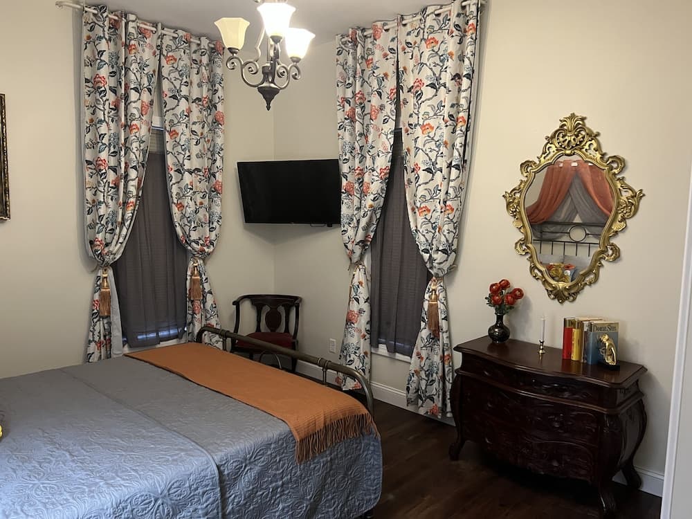 Holland Farmhouse Inn B & B