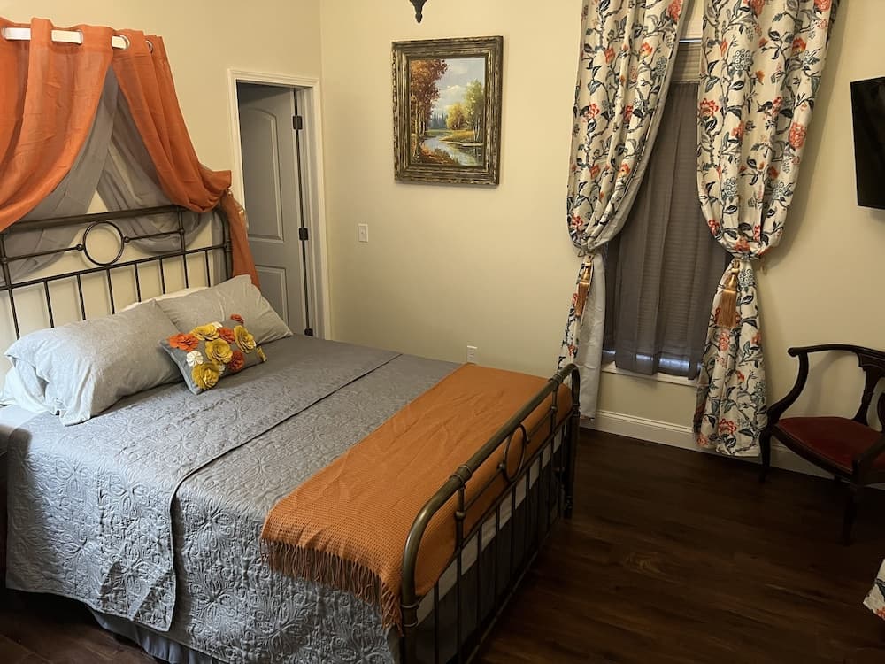 Holland Farmhouse Inn B & B